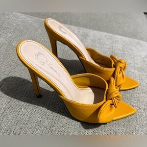 Conford foam Chic Mustard Women's Heels with Bow Accent
